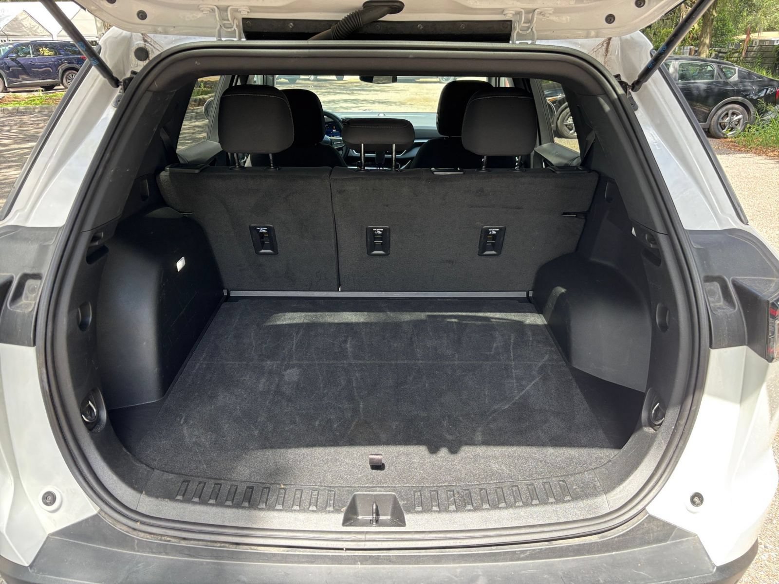 Used 2025 Chevrolet Equinox LT FWD image 29