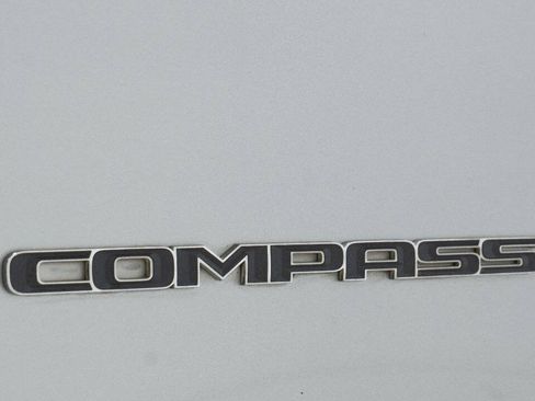 Used 2017 Jeep Compass Latitude w/ Popular Equipment Group FWD image 15