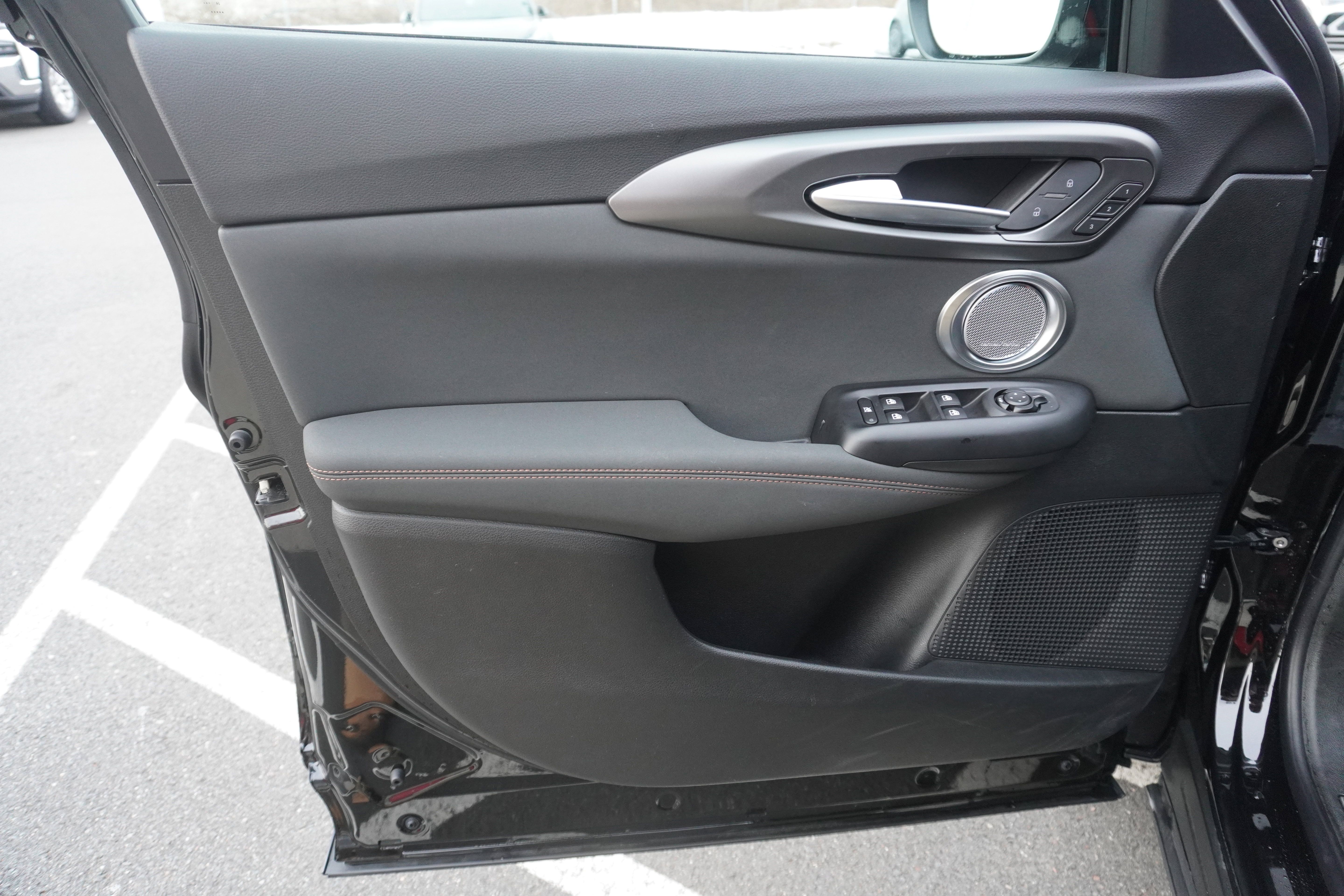 New 2025 Alfa Romeo Tonale AWD/4WD image 16