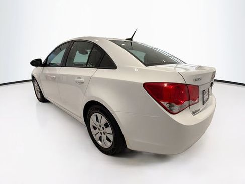 Used 2013 Chevrolet Cruze LS FWD image 6