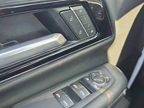 Used 2025 GMC Yukon Denali AWD/4WD image 24