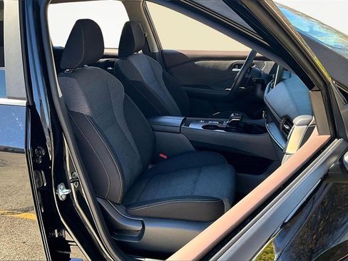 Used 2023 Nissan Rogue SV image 7