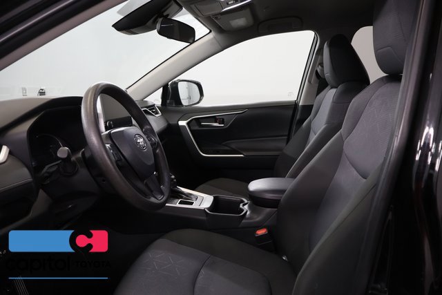 Used 2025 Toyota RAV4 XLE AWD/4WD image 11