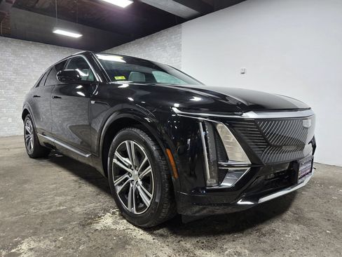 Used 2024 Cadillac Lyriq Luxury AWD/4WD image 4