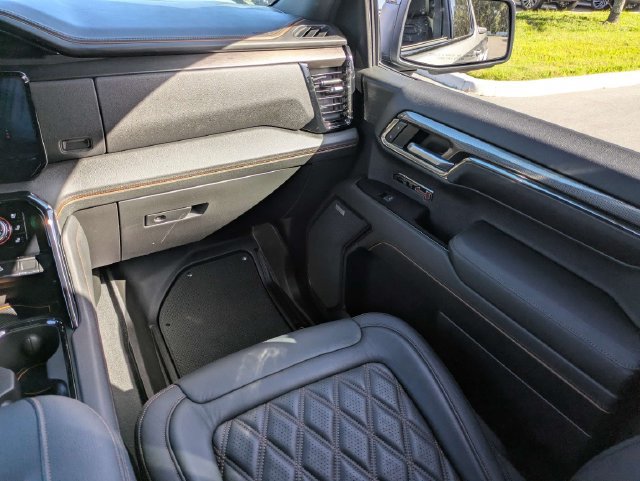 Used 2024 GMC Sierra 1500 AT4 w/ Technology Package AWD/4WD image 17