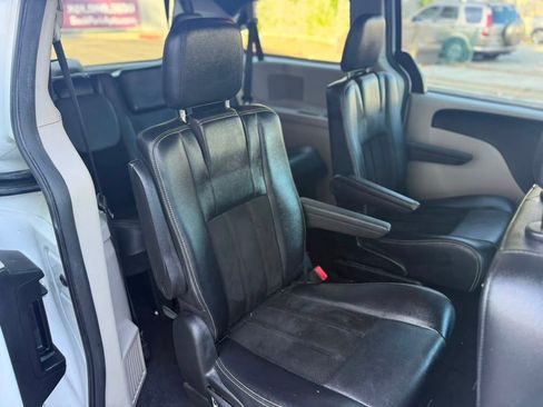 Used 2017 Dodge Grand Caravan SXT FWD image 17