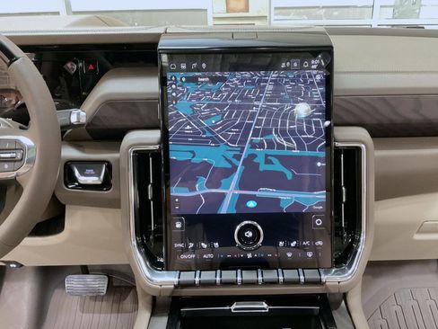 New 2026 GMC Yukon XL Denali w/ Denali Reserve Package image 13