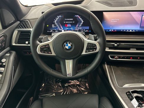 Certified 2025 BMW X7 xDrive40i w/ M Sport Package image 28
