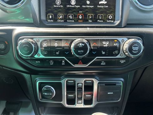Used 2023 Jeep Gladiator Overland w/ Dual Top Group AWD/4WD image 25