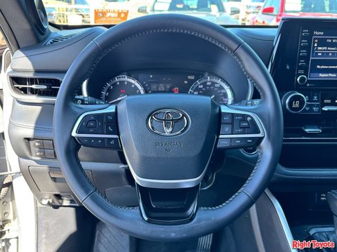 Used 2022 Toyota Highlander XSE FWD image 21