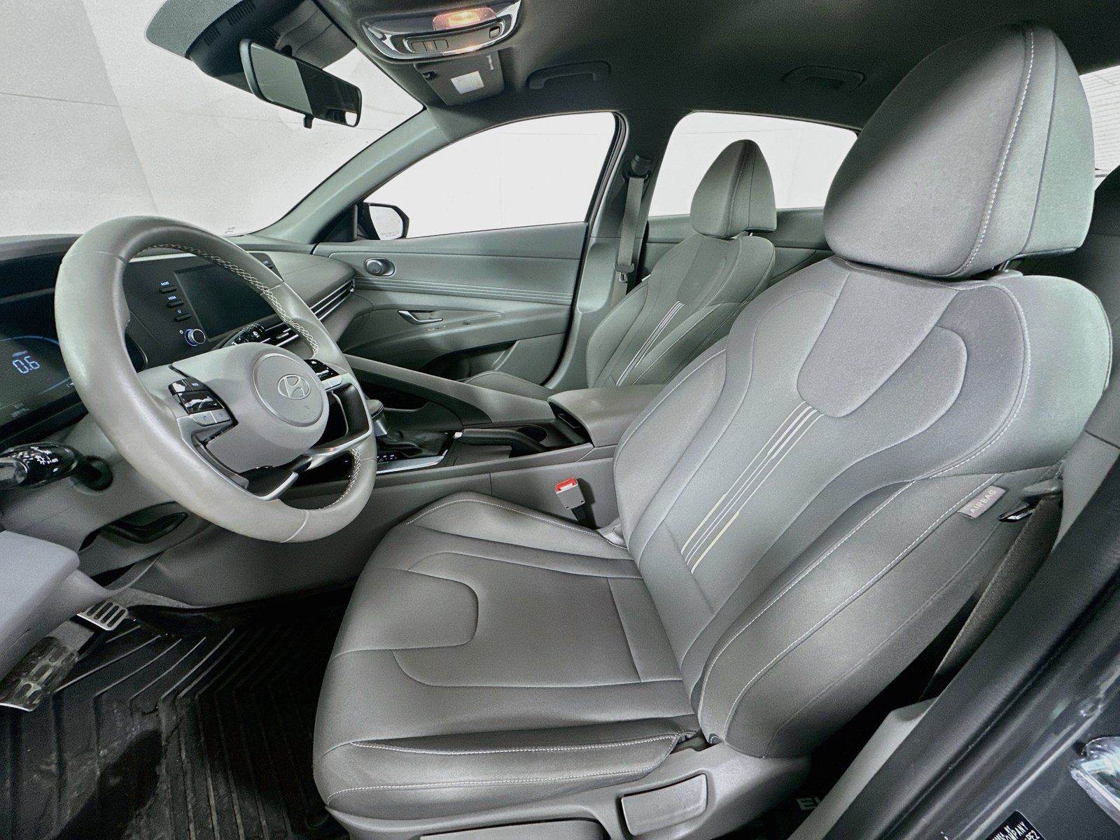 Used 2025 Hyundai Elantra Sport FWD image 19