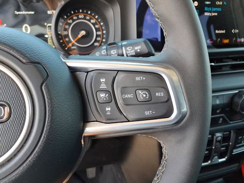 Used 2025 Jeep Wrangler Unlimited Sahara AWD/4WD image 16