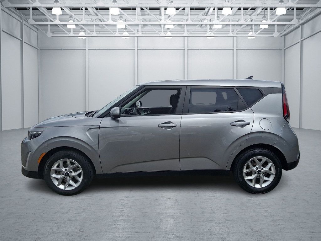 Used 2024 Kia Soul LX w/ Option Group 015 FWD image 8