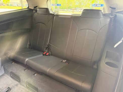 Used 2017 Chevrolet Traverse LT FWD image 14