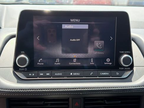 Used 2024 Nissan Rogue S FWD image 24