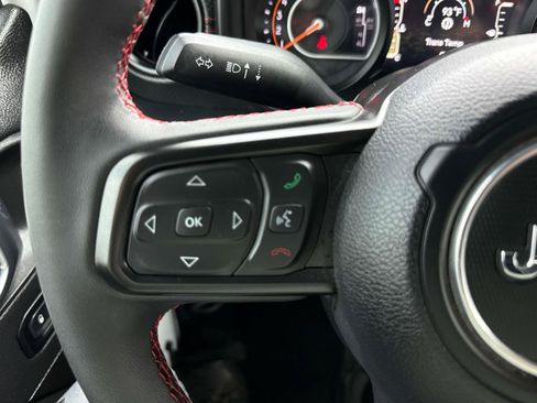 Used 2025 Jeep Gladiator Rubicon AWD/4WD image 24