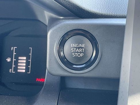 Used 2025 Toyota Tacoma SR5 AWD/4WD image 34