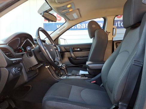 Used 2017 Chevrolet Traverse LT image 8
