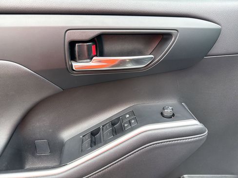 Used 2023 Toyota Highlander XSE image 15