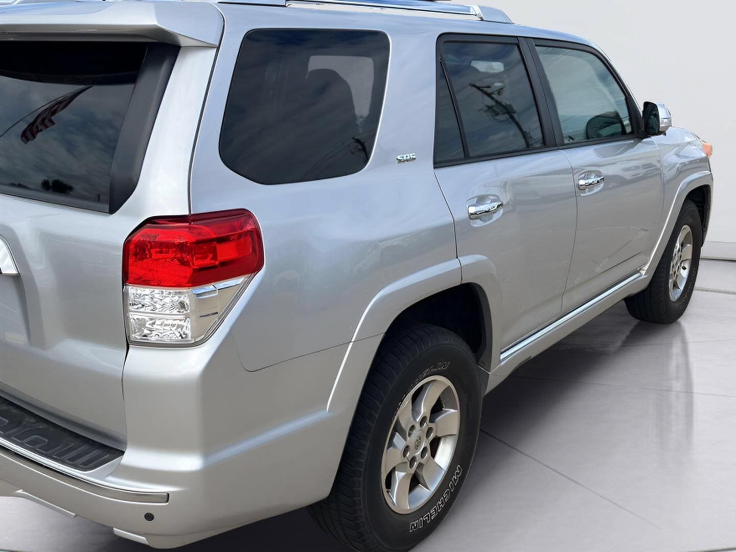 Used 2011 Toyota 4Runner SR5 w/ Premium Pkg w/Leather RWD image 7