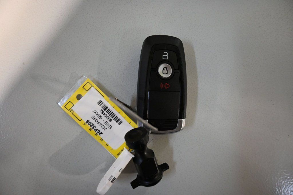 Used 2024 Ford Edge SEL AWD/4WD image 9