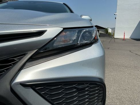 Used 2023 Toyota Camry SE FWD image 3