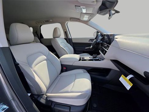 New 2026 Nissan Pathfinder SL image 14