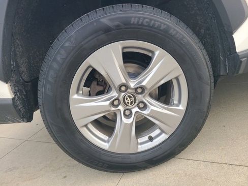 Used 2022 Toyota RAV4 XLE image 10