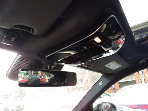 Used 2025 Mercedes-Benz GLC 300 4MATIC image 18