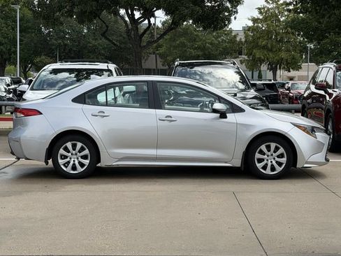 Used 2025 Toyota Corolla LE FWD image 3