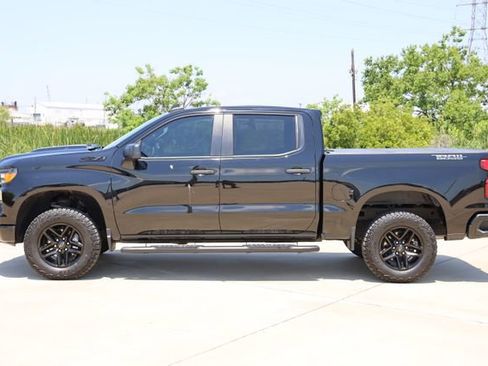 Used 2024 Chevrolet Silverado 1500 Custom Trail Boss w/ Dark Appearance Package AWD/4WD image 6