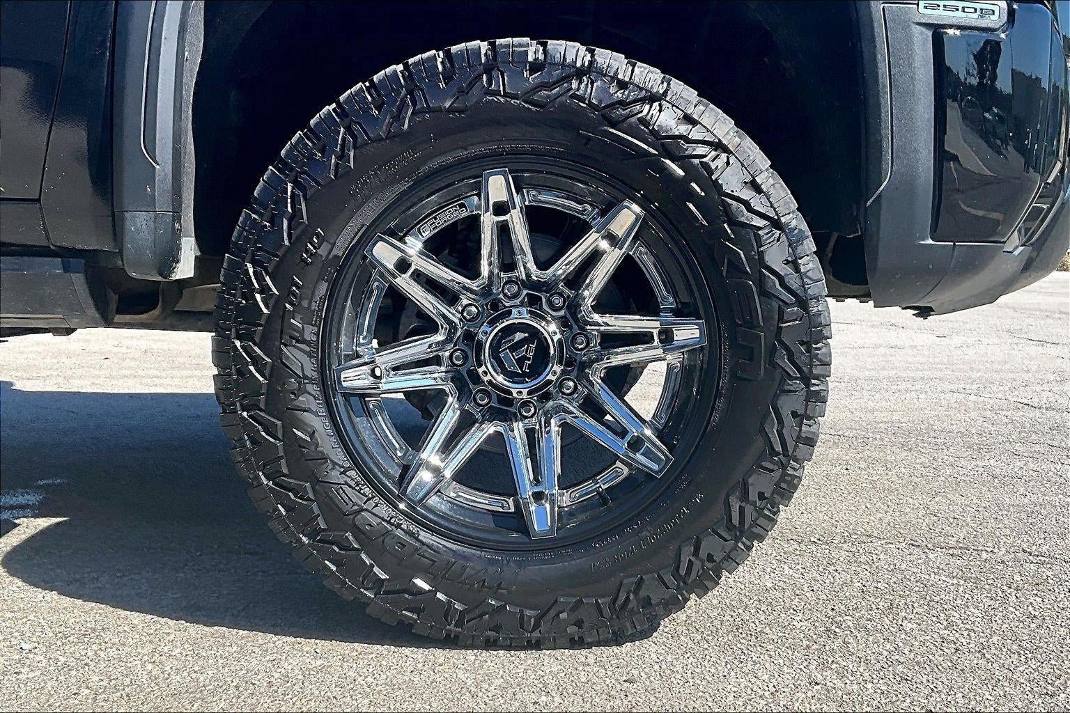 Used 2025 GMC Sierra 2500 AT4X AWD/4WD image 8