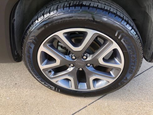 Used 2018 Jeep Renegade Latitude image 9