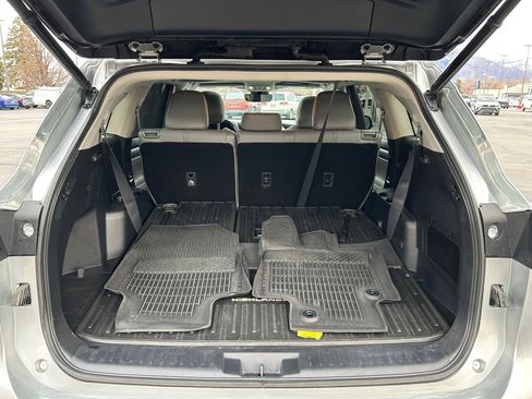 Used 2021 Toyota Highlander XLE image 24
