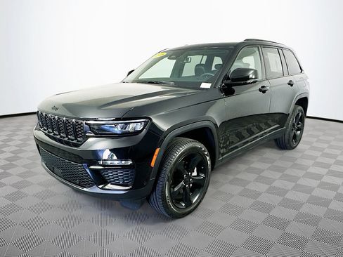 Certified 2025 Jeep Grand Cherokee Limited w/ Luxury Tech Group II AWD/4WD image 6
