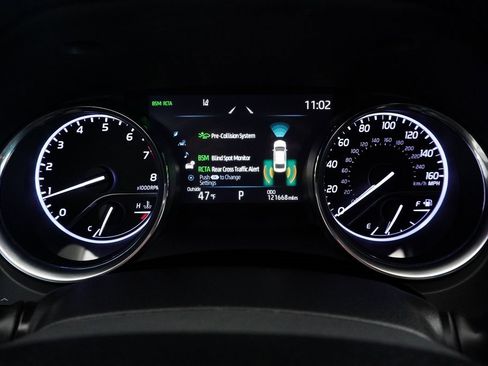 Used 2019 Toyota Camry XLE image 11