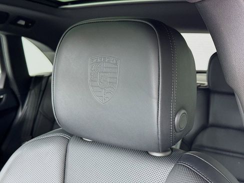 Certified 2025 Porsche Macan image 14