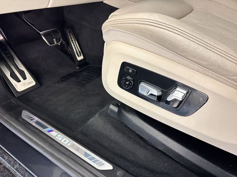 Used 2021 BMW X7 M50i w/ Dynamic Handling Package image 12