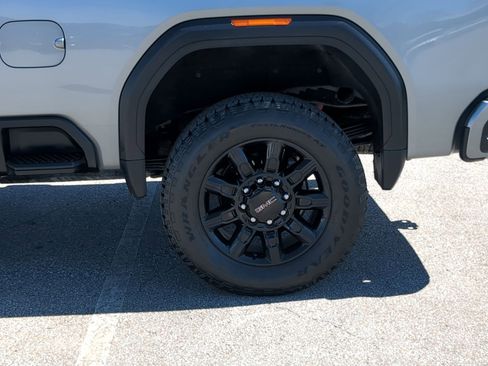 Used 2025 GMC Sierra 2500 AT4 w/ AT4 Premium Plus Package AWD/4WD image 11