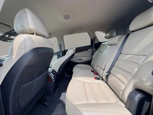 Used 2016 Kia Sorento EX FWD image 13