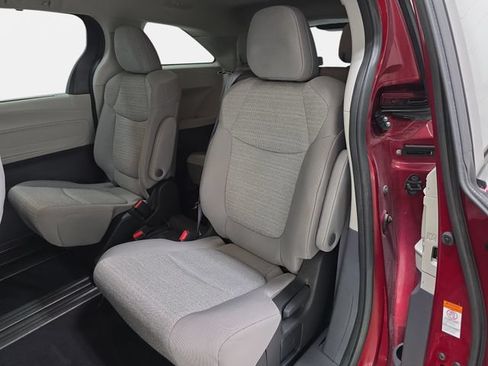 Certified 2023 Toyota Sienna LE FWD image 11