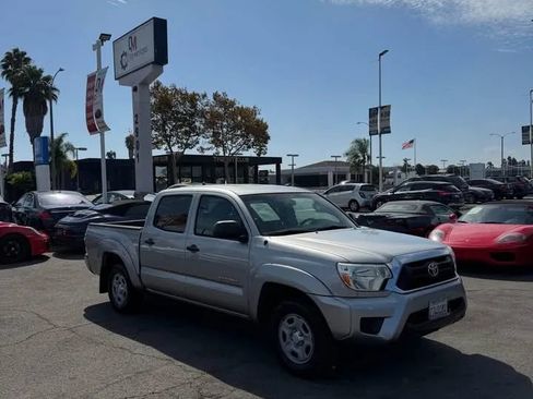 Used 2014 Toyota Tacoma 2WD Double Cab w/ SR5 Package image 3