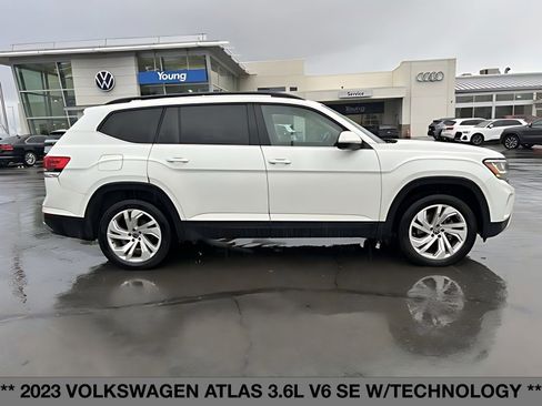 Used 2023 Volkswagen Atlas SE image 2