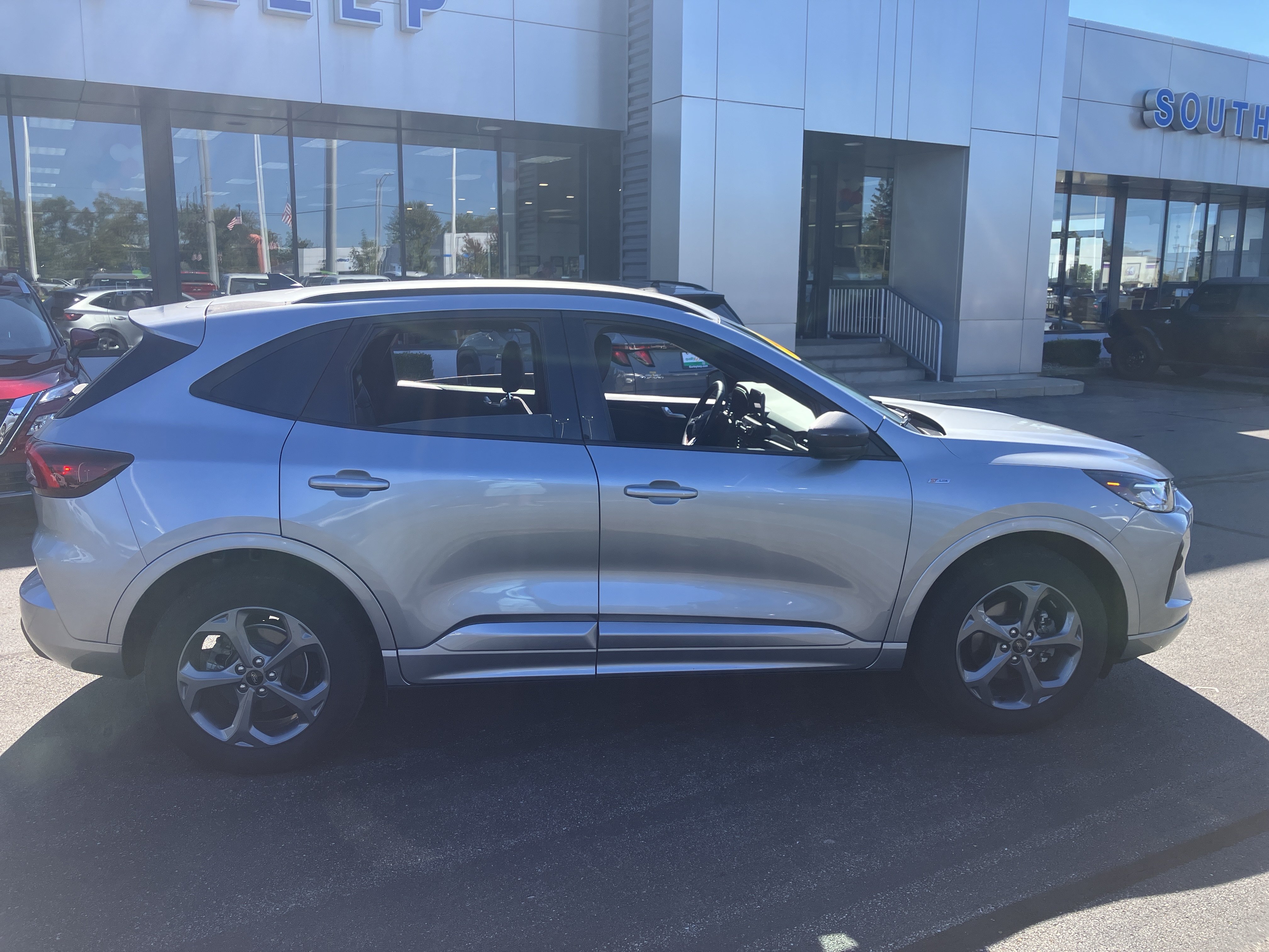 Used 2023 Ford Escape ST-Line AWD/4WD image 8