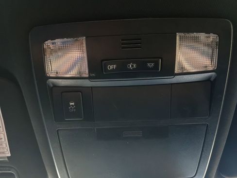 Used 2018 Toyota Tacoma TRD Sport AWD/4WD image 7
