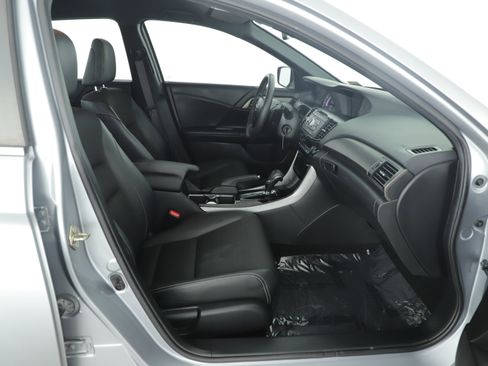 Used 2017 Honda Accord Sport image 11