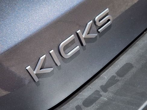 Used 2025 Nissan Kicks SV AWD/4WD image 9