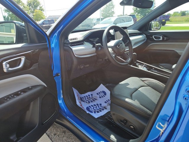 Used 2023 Jeep Compass Limited AWD/4WD image 12