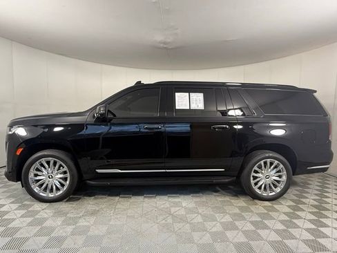 Used 2023 Cadillac Escalade ESV Premium Luxury image 3