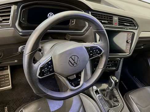 Used 2022 Volkswagen Tiguan SEL R-Line AWD/4WD image 18